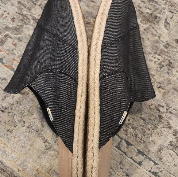Women's Toms Black Flats Size 9.5 - Picture 4 of 4
